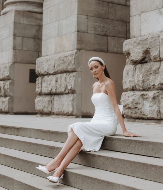 Photo of model in a short wedding gown - desktop image